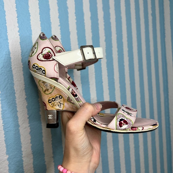 Chanel Pink Heart Embellished Sandals - Picture 2 of 5